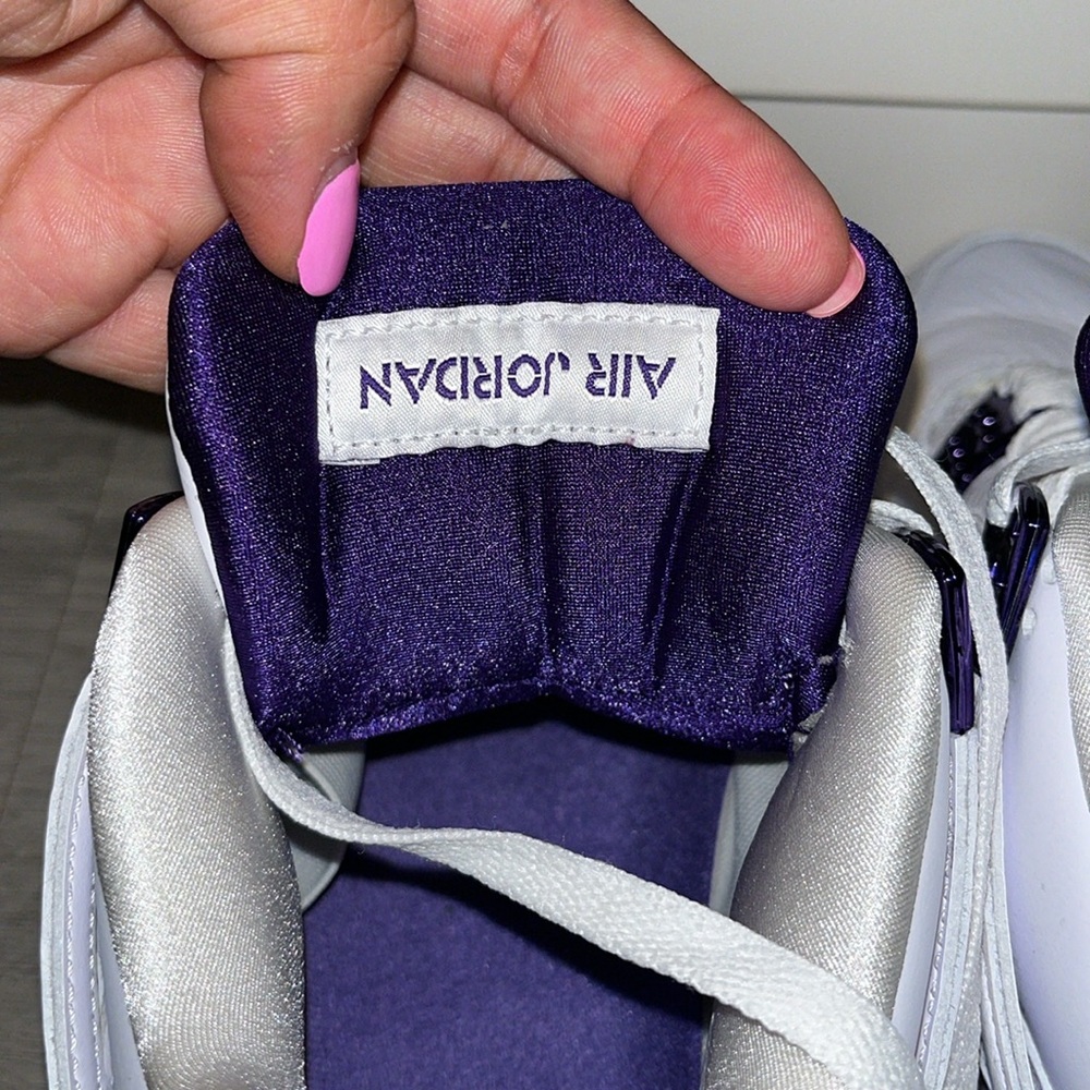 Like new Air Jordan 4 retro white/court purple - Picture 7 of 12